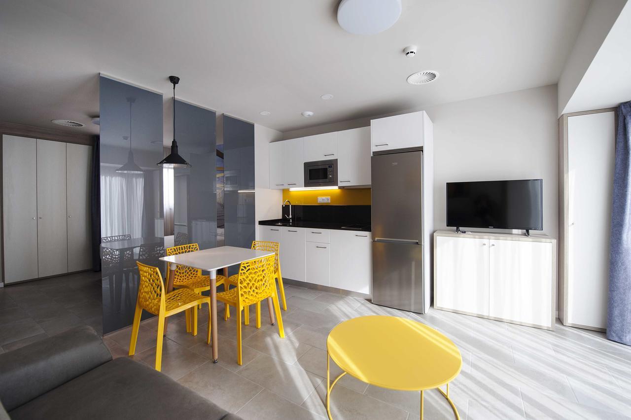 Apartamentos Divan บิโตเรีย-กัสเตซ ภายนอก รูปภาพ