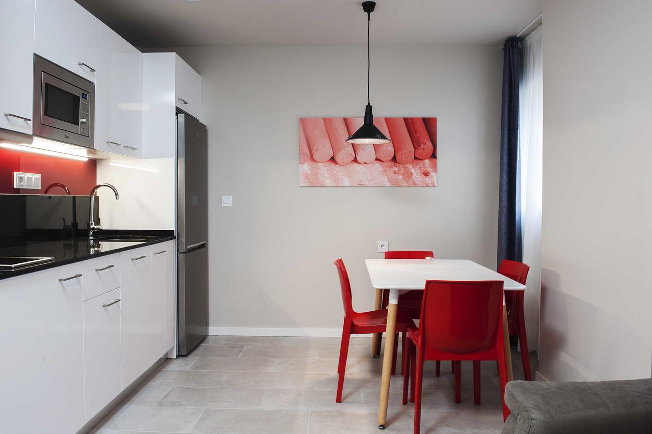 Apartamentos Divan บิโตเรีย-กัสเตซ ภายนอก รูปภาพ